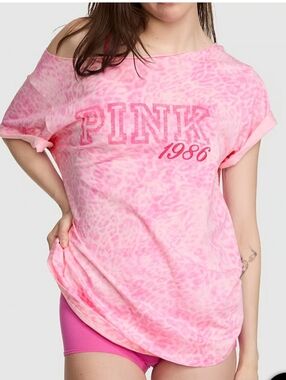 PINK Victoria's Secret OFF SHOULDER CAMPUS TEE New Medium Pink Leapord